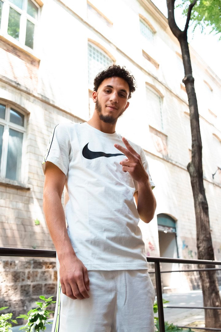 T-shirt Nike Sportswear Repeat - Beige/Noir/Vert